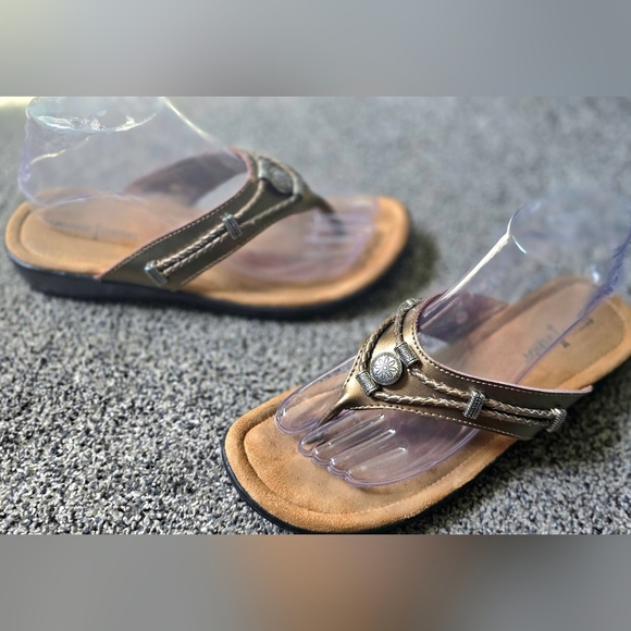 Minnetonka Silverthrone Women Flip Flop Sandals SZ 8 Silver Aztec Tribal Western - Picture 4 of 13